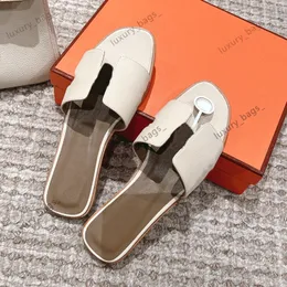 10A Yeni Stil Yaz En İyi Kalite Tasarımcı Sandal Out Giyim Çınlama Tatil Slaytları Plaj Düz Terlikleri Moda Kadınlar İçin Gerçek Deri Ayakkabı Boyut: 34-42 Kalite Top A