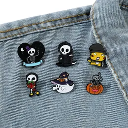 Halloween assustador fantasma assustador crânio broche bonito anime filmes jogos duro esmalte pinos coletar desenhos animados broche mochila chapéu saco colar lapela emblemas