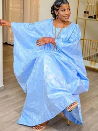 Ubranie etniczne Bezpłatne rozmiar Bazin Riche Długie sukienki dla afrykańskich kobiet impreza lśniąca dasiki z szalikiem 2024 najnowsza sukienka