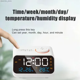 Настольные часы Современные 24-часовое FM-радио Светодиодный будильник прикроватный будильник цифровой настольный календарь Дисплей температуры и влажности USB-зарядка24327