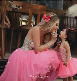 Mãe e Filha Combinando Vestidos de Baile Rosa Uma Linha Frisada Curto Mulheres Usam Vestido de Festa de Baile de Noite para Vestido de Mãe Plus9047045