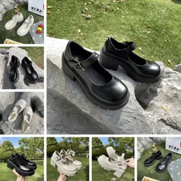Designerskie sandały Slingbacks wysokie obcasy Slajd Metalowa klamra skórzana formalne buty Kobiety Rhinestone Sandał Sandał Luksusowy wysoki pięt kwadratowy palec imprezowy gai gai
