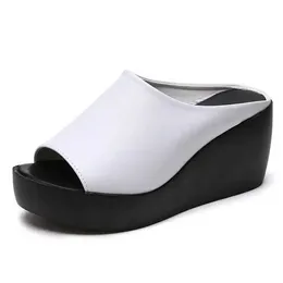 Kapcie Kapcie plus size 35-42 kobiety Summer Etnic Style Wedge Peep Toe Tin Boom Damens Soes Zapatos de Mujer H240326QDM0