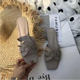 スリッパスリッパ2021 New Women Brand Summer Slides Open Tooe Tooe Flat Casuare Soes Leisure Sandal Meach Flip Flops Big Size 41 H240326G0V5