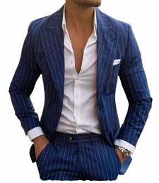 2024 New Men Men Pinstripe يناسب قطعتين pinstripe Tuxedos Slim Fit Fit Peaked Lapel Suits for Wedding Blazer+Pants V8C3#