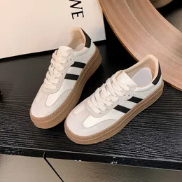 2024 Spring New Womens Fashion Low Cut Thick Sole Bekväm dexun mångsidig ålder och reducerar avslappnade kvinnors Forrest Gump