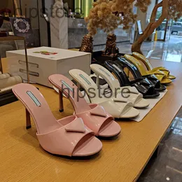 Rhinestone vadderade satin tofflor polerade läder glider sommar sandaler skor stilett sandal kvinnor lyxdesigner glid slipperstorlek 35-42