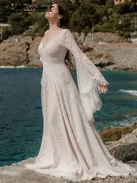 Abiti da sposa senza schienale con scollo a cuore affascinante Abito da sposa country in pizzo con applicazioni di maniche lunghe svasate a-line