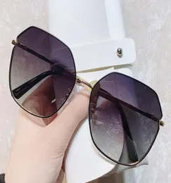 Marka Olmayan Güneş Gözlüğü Moda UV Cam Lensler Güneş Gözlük Des Lunettes de Soleil Orijinal Deri Kılıf Aksesuarları Box4004960