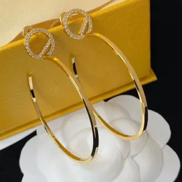 Gyllene mässing Half Hoop örhängen lyxiga strassörhängen modedesigner örhängen för kvinnor fest gåvor designer smycken för kvinnor gratis porto.