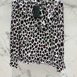 Camicette da donna Camicia di seta con stampa leopardata alla moda Moda manica lunga Nastro Papillon Design sciolto 2024 High End Y2K Abbigliamento Runway