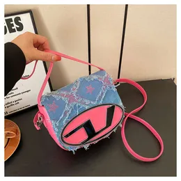 El çantası tasarımcısı Popüler marka unisex çantalarda% 50 indirim küçük ucu çanta yaz çok yönlü crossbody el koltuklu koltuk altı