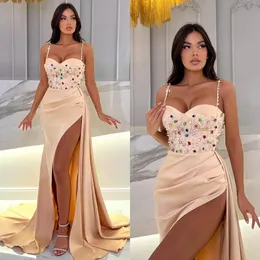 Abiti da sera eleganti a sirena beige Spaghetti Abiti da ballo con diamanti colorati in cristallo Abito lungo diviso per occasioni speciali