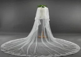 Luxuriöser zweilagiger, langer Hochzeitsschleier mit Spitzenkante, weiß, elfenbeinfarben, Brautschleier in Kathedralenlänge mit angebrachtem Kamm, maßgeschneidert 2154506