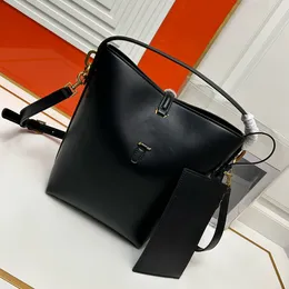 Kvinnors högkvalitativ designerväska lichee mönster hinkväska mode dragkammare handväska lyx axel väska underarms strängväska crossbody väska