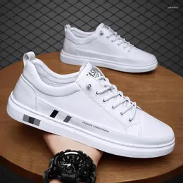 Casual Shoes 2024 Herrkvalitet PU-läder för män Lace-up Breattable Fashion Lofer Autumn Flats Male White