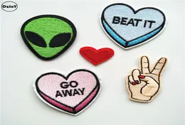 UFO Alien Parches Stickerei Eisen auf Patches für Kleidung DIY Streifen Kleidung Herz Aufkleber Finger Applikationen8868244