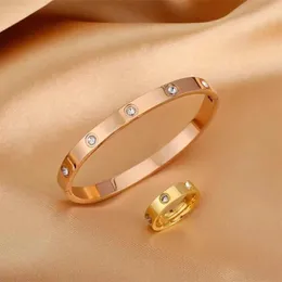 Designer armband guldpar högkvalitativa armband män kvinnor födelsedag mödrar dag smycken med skruvmejsel presentprydnader grossisttillbehör