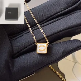 Letter Printing Pendant Designer Necklace Brand Pendant 18K Gold Choker Chains Crystal Necklaces Vogue Men Womens Wedding Jewelry Accessories with Box