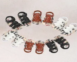 Nyfödda barn baby pojkar ihåliga ut mjuka sulor spjälsnabb sneakers småbarn spädbarn sandaler skor solida klassiska babyskor5102144