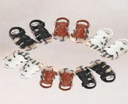 Neugeborene Kinder Baby Jungen Aushöhlen Weiche Sohle Krippe Turnschuhe Kleinkind Kleinkind Sandalen Schuhe Solide Klassische Baby Shoes5102144