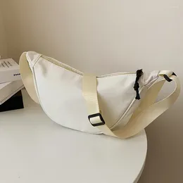 Väskväskor för kvinnor 2024 Canvas Half Moon Shoulder Casual Underarm Fashion All-Match White Purse Crossbody Vintage Chest Sac