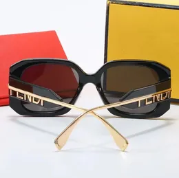 Glass de sol de designer de luxo para mulheres de óculos UV Moda Moda de verão Carta de óculos de sol Casual Óculos casuais Viagem de praia ao ar livre Adumbral com caixa quente -7