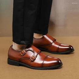 Sapatos casuais versão coreana homens em relevo couro moda fivela mocassins deslizamento-on board oxford primavera elegante apartamentos