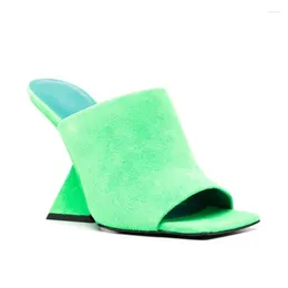 Hausschuhe Sommersaison Comings Square Toe Strange Style Heel Green Faux Wildleder Damen Slide Sandalen