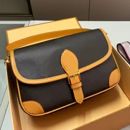 Lüks Desiger Çanta Moda Baget Crossbody Çanta Kadınlar Cüzdan Klasik Letter_bag Günlük Omuz Çantaları Taşıma Tote Çanta Marka Çanta Alışveriş Kılıfları