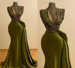 2022 Olive Green Satin Mermaid Dresses High Neck Lace Thebique Ruched Court Train الرسمية لحفلة المساء ارتداء فساتين حفلة موسيقية B7598753