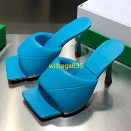 Lido Mule Sandals Botteg Veneta Kapcie Minimalistyczne proste linia owczacza Ultrahigh Heels z europejskimi i amerykańskimi na Instagramie wytłoczone mają logo hbbo