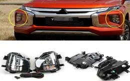 Bil OEM Front Bumper Fog Lamps Light Complete Kit1set passar för Mitsubishi L200 Triton 2019 20205956854