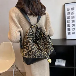 Schultaschen Gestrickte Leopardenmuster Frauen Dame Große Kapazität Nieten Rucksack Schultern Packsack Handtasche Frau Studenten Rucksack Tasche