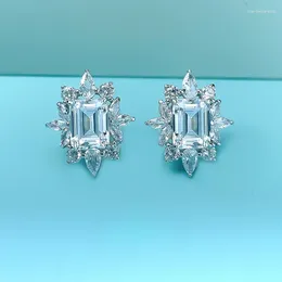 Stud Küpe 925 Sterling Gümüş Niş Tasarım Simülasyonu Elmas Emerald Kesim Yüksek Karbon Nişan Takı ile Eşleştirildi