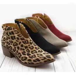 Stövlar 2024 KVINNA SLICK PÅ DEEP V HÖG HEALSTOST Kvinnor Fashionshoe Leopard Print Sexig Point Toe Ankel Lady Party Shoe