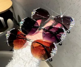 Okulary przeciwsłoneczne Gradient soczewki luz bez krawędzi Summer Uv400 okulary 2021 EST Trendy Women Bling Rhinestone Sun Glasses 3444030