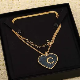 Gioielli di design Collana con ciondolo con ciondolo di qualità di lusso con smalto blu a forma di cuore di grandi dimensioni con scatola per timbri PS3318B