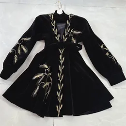 Casual Dresses Black Belt Embroidered Design Velvet Long-sleeved A Lien Dress Women