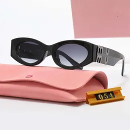 2023 Tasarımcı Güneş Gözlüğü Kadınlar ve Erkekler İçin Lady Mirrors Orijinal Gözlükler Açık Gölgeler PC Çerçevesi Unisex 12 Renk Moda Klasik Güneş Gözlüğü Lunettes