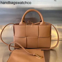 Bottegvenetas Arco Tote Bag Aa a Quality Vd Cm Mini Intreccio Woven Cowhide Shopping Crossbody Designer Fashion Womens Real Leather Handbag Light