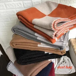 800g/1400g/1500g Coperta di Design di Lusso Coperta con Lettere Cashmere Lana Merino Plaid all'Uncinetto Morbida Sciarpa Portatile Scialle Calda Coperta Lavorata a Maglia Regalo per le Donne