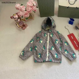 New Kids Coard Coated Baby Baby Jackets Green Flying Dragon Pattern Kids Designer Sexal Size 110-160 Boys Girls Outerwear 24Mar