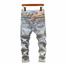 Nähte bestickte bedruckte Jeans Herren Cool Smart Street Fi Design Muster Slim Fit Füße High-End-Mi-Hosen 29MG #