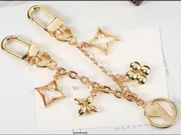 Keychain designer letter V key chain luxury ladies car gold keychain women classic key ring fashion accessories cute
