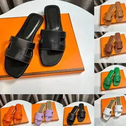 Designer Sandaler Läder Summer Sandal för kvinnors glider Outwear Leisure Semester Sliders Beach Slippers Spring Flat äkta skor Storlek 35-42 Claquettes