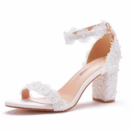 Crystal Queen Fashion Women 7CM Thick High Heels Sandals White Pearl Lace Bride Wedding Shoes 240318