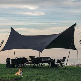 barraca de acampamento enegrecida ao ar livre com dossel de borracha preta com sombreamento ultraleve