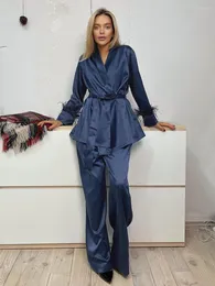 Kvinnors sömnkläder Marthaqiqi Fashion Nightwear Set Sexig V-ringning LACE UP PYJAMAS FEATHERS Långärmad byxor Damer