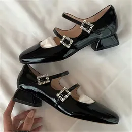 Size 3643 2024 Women Leather Shoes Design Mary Jane Buckle Square Toe Pumps Pumps Soft Soft Recied Black Heels 240312
